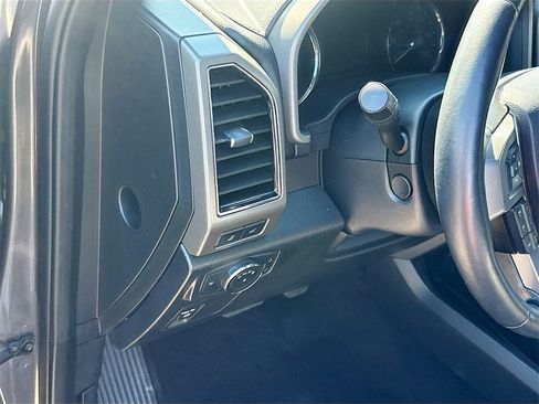 Used 2021 Ford Expedition XLT image 11