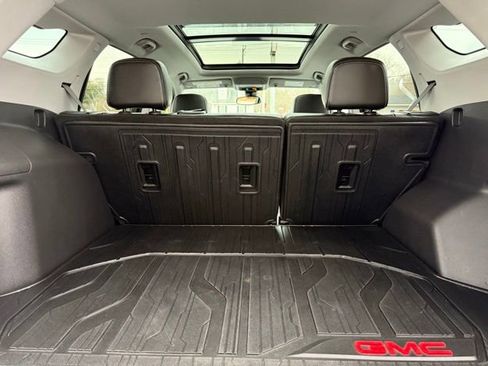 Used 2022 GMC Terrain SLT w/ Infotainment Package II image 12