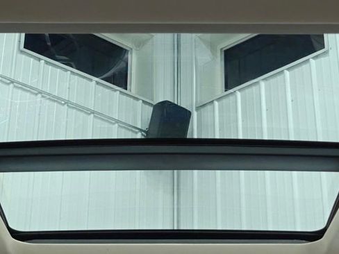 Used 2021 Ford Explorer XLT w/ Equipment Group 202A image 12