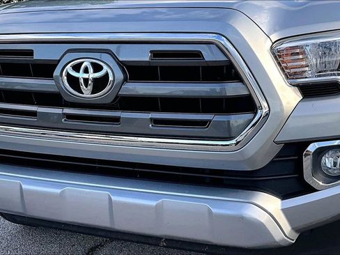 Used 2017 Toyota Tacoma Limited w/ Tow Package AWD/4WD image 41