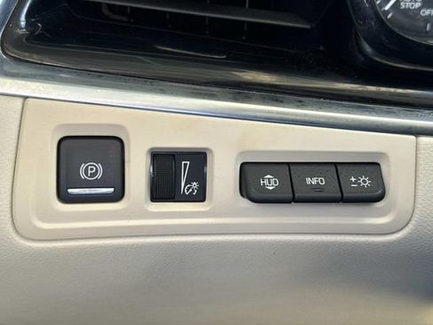 Used 2023 Cadillac XT6 Premium Luxury w/ Technology Package image 21