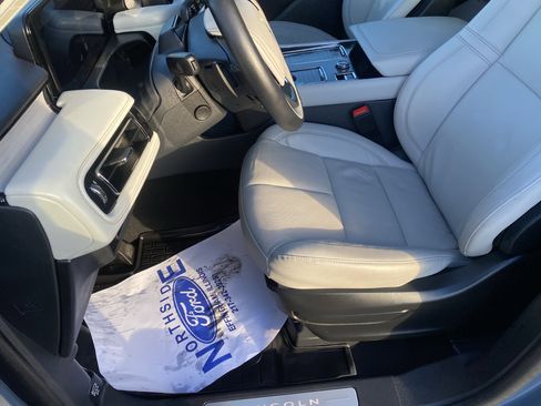 Used 2025 Lincoln Aviator Reserve w/ Illumination Package image 18