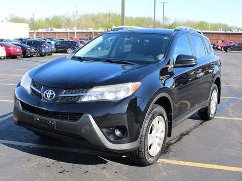 Used 2015 Toyota RAV4 LE image 2