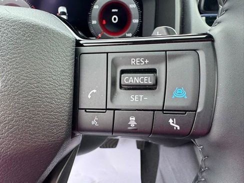 Used 2025 Nissan Rogue SL w/ Tech Package FWD image 17