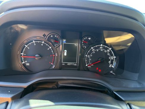 Used 2022 Toyota 4Runner SR5 Premium image 11