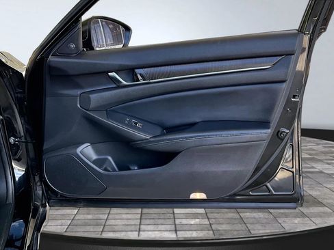Used 2018 Honda Accord Touring image 25