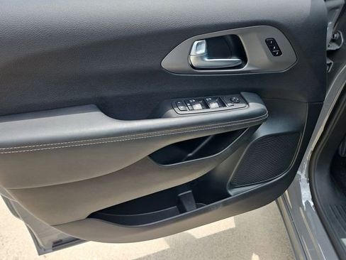 Used 2025 Chrysler Pacifica Select FWD image 20