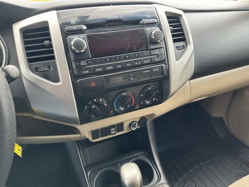 Used 2012 Toyota Tacoma PreRunner image 24