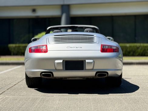 Used 2006 Porsche 911 Carrera RWD image 5