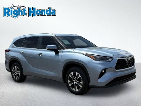 Used 2024 Toyota Highlander XLE FWD image 10