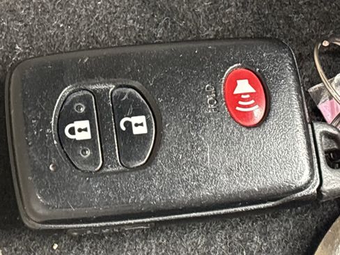 Used 2012 Toyota Prius V Five image 39