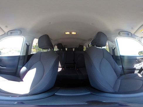 Used 2025 Toyota Highlander LE FWD image 46