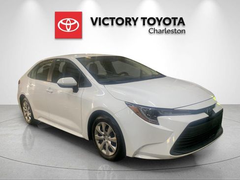 Used 2026 Toyota Corolla LE FWD image 5