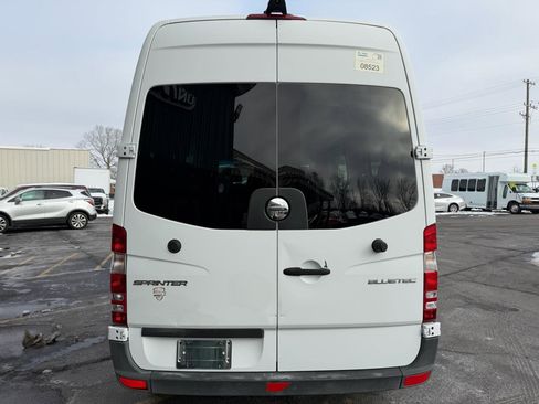 Used 2016 Freightliner Sprinter 2500 RWD image 4