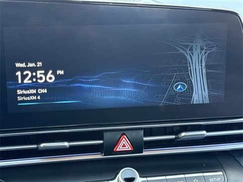 Used 2024 Hyundai Elantra SEL image 17