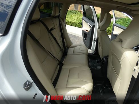 Used 2017 Volvo XC60 T5 Inscription w/ Preferred Option Package FWD image 37