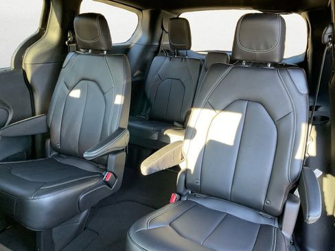 New 2026 Chrysler Pacifica Select w/ S Appearance Package image 9