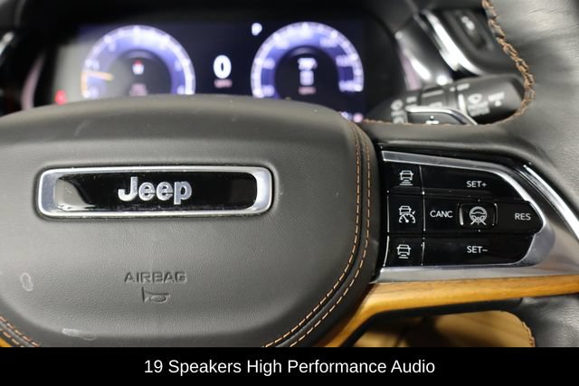Used 2025 Jeep Grand Cherokee Summit AWD/4WD image 10