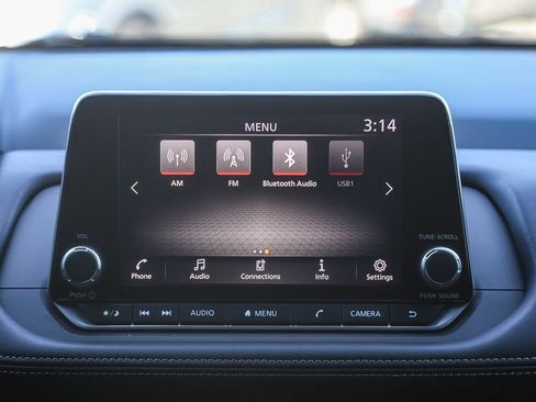 Used 2025 Nissan Rogue S FWD image 13