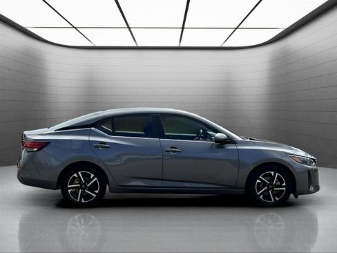 Used 2024 Nissan Sentra SV image 7