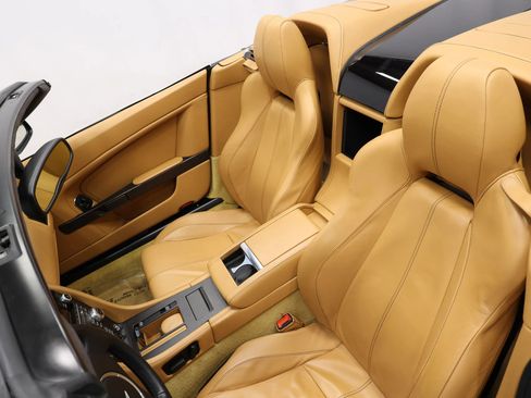 Used 2012 Aston Martin V8 Vantage Roadster image 49