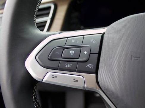 New 2026 Volkswagen Atlas SE image 16