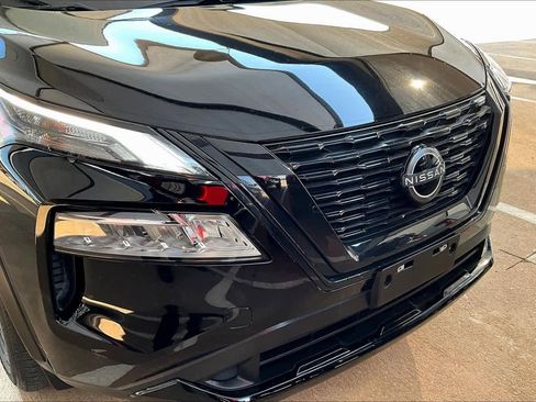 Used 2023 Nissan Rogue SV w/ SV Premium B Package image 29