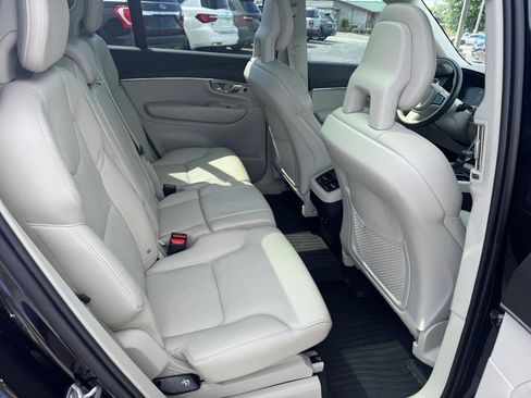 Used 2020 Volvo XC90 T6 Momentum w/ Protection Package Premier AWD/4WD image 12