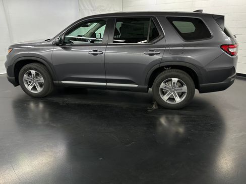 New 2025 Honda Pilot EX-L image 2