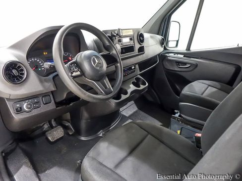 Used 2021 Mercedes-Benz Sprinter 2500 image 8