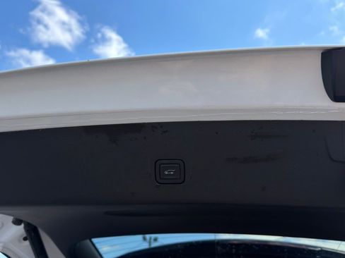 Used 2023 Chevrolet Traverse High Country FWD image 30