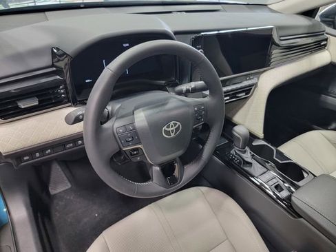 Used 2026 Toyota Camry XLE AWD/4WD image 12