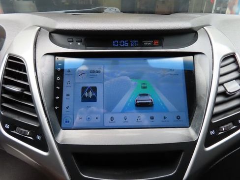 Used 2015 Hyundai Elantra Limited FWD image 17
