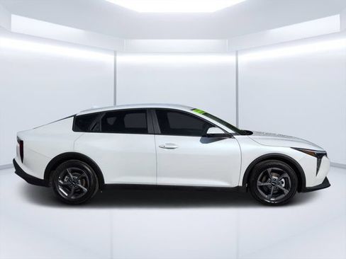 Used 2026 Kia K4 FWD image 2