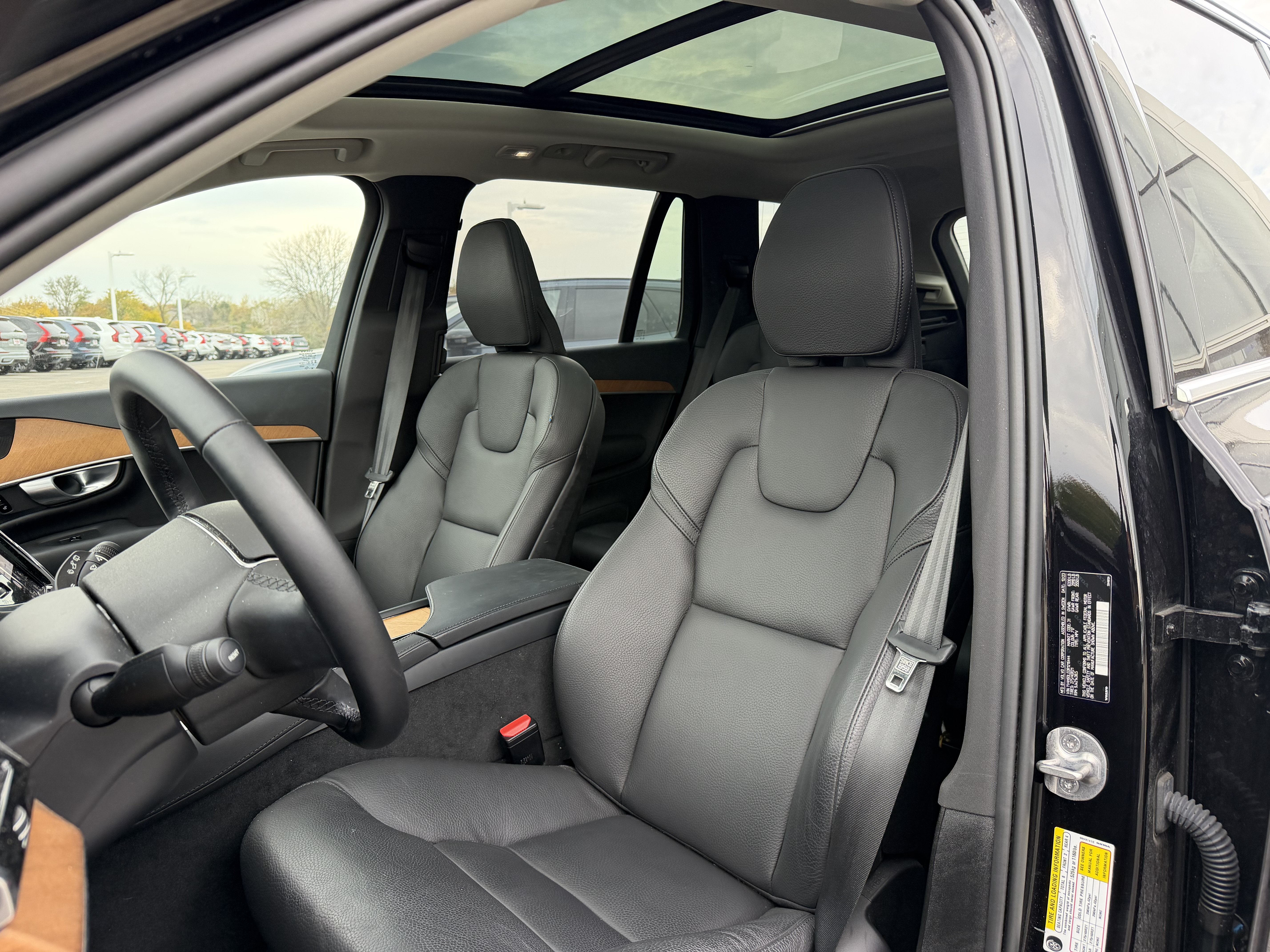 Used 2024 Volvo XC90 T8 Plus w/ Protection Package Premier AWD/4WD image 8