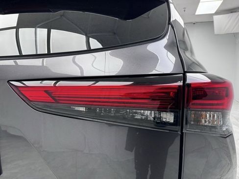 Used 2023 Toyota Highlander LE image 15
