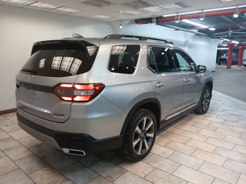 Used 2023 Honda Pilot Touring image 2