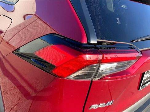 Used 2019 Toyota RAV4 LE FWD image 27