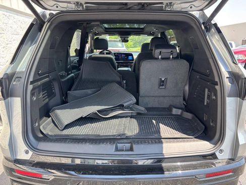 Used 2024 Chevrolet Traverse RS w/ LPO, Floor Liner Package AWD/4WD image 7