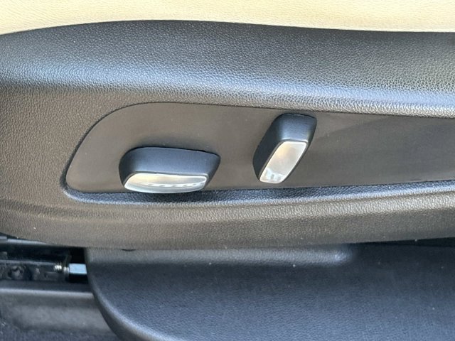 Used 2017 Cadillac XT5 FWD image 27