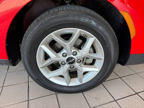 Used 2025 Kia Soul LX w/ LX Technology Package FWD image 28