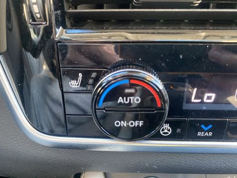 Used 2023 Nissan Rogue SL w/ SL Premium Package image 25