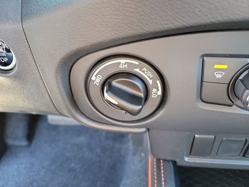 Used 2023 Nissan Frontier PRO-4X w/ Technology Package image 23