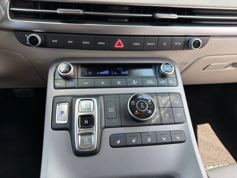 Certified 2024 Hyundai Palisade Limited AWD/4WD image 17