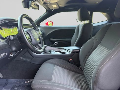 Used 2023 Dodge Challenger SXT RWD image 17