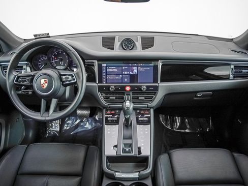 Certified 2025 Porsche Macan AWD/4WD image 15