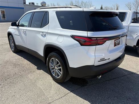 Used 2022 Chevrolet Traverse LT w/ Midnight/Sport Edition image 4