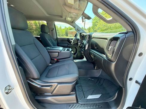 Used 2019 Chevrolet Silverado 1500 Custom Trail Boss w/ Custom Convenience Package AWD/4WD image 3