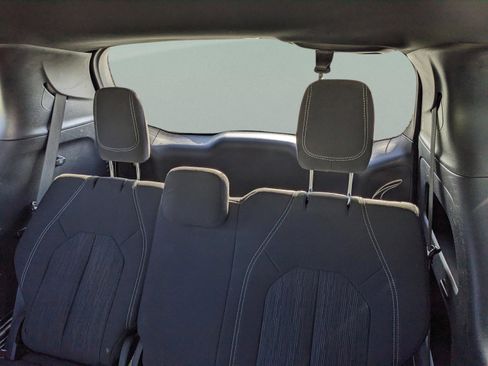 Used 2019 Chrysler Pacifica Touring Plus w/ Advanced Safetytec Group image 18