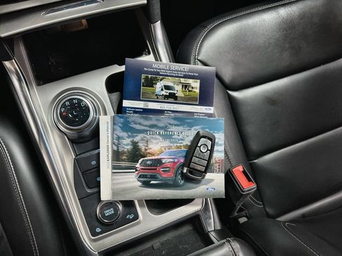 Certified 2022 Ford Explorer XLT w/ Equipment Group 202A AWD/4WD image 11